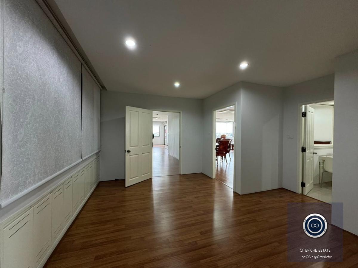 Large Living Area | Riverrine Place | Luxury 2-Bedroom Condo