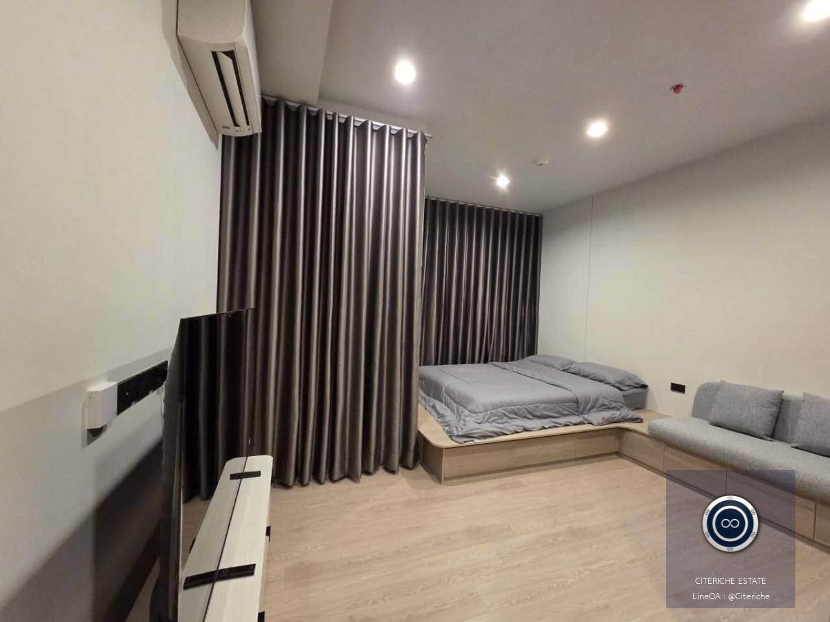 River View Corner Unit | Reference Sathorn-Wongwianyai | Luxury Studio Condo