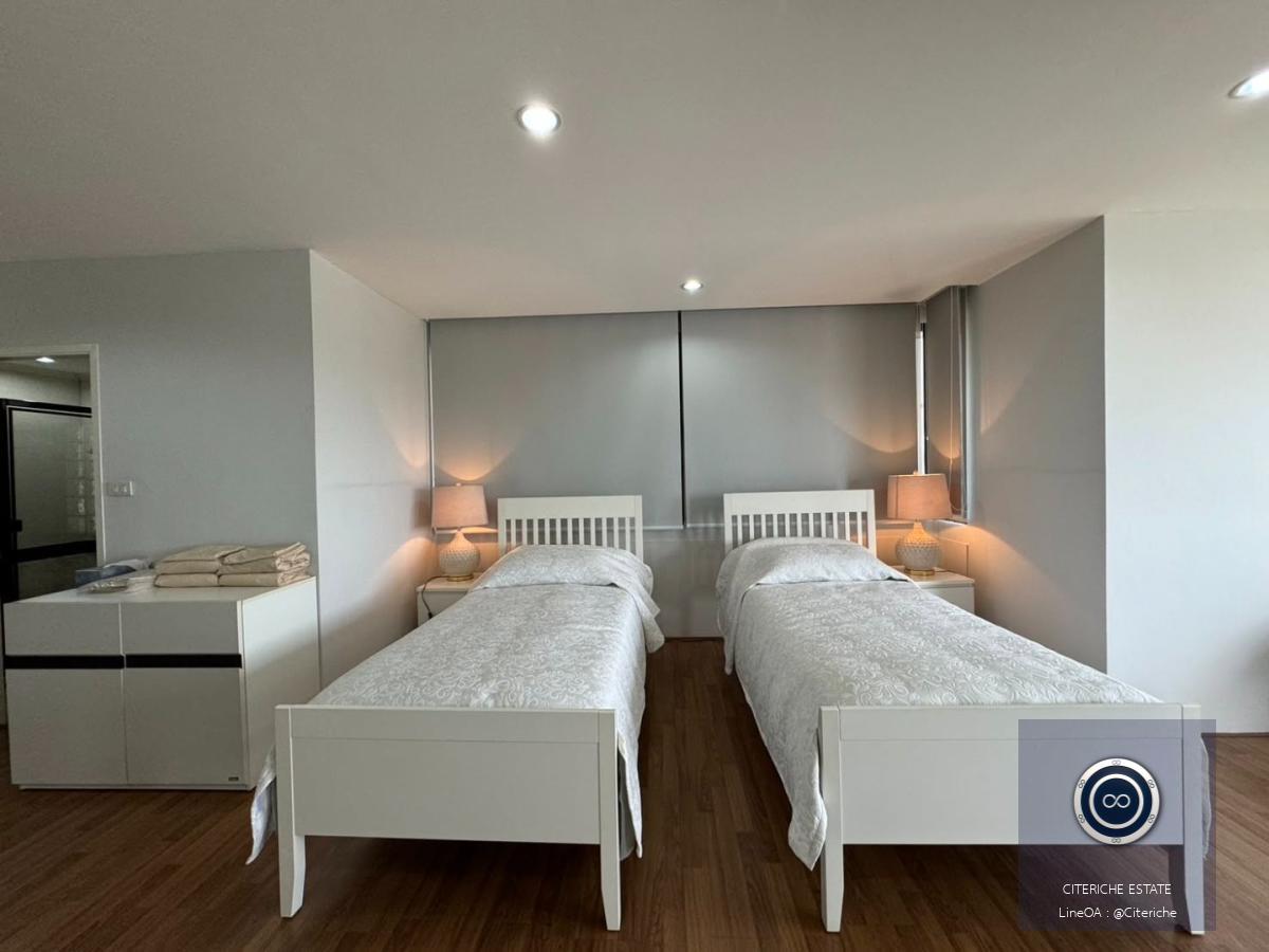 Large Living Area | Riverrine Place | Luxury 2-Bedroom Condo