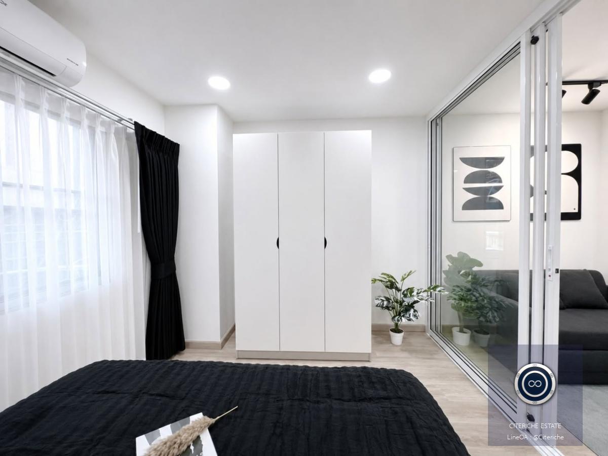 ห้องมุม วิวสระ | Ratchada Prestige | คอนโด 1 ห้องนอน