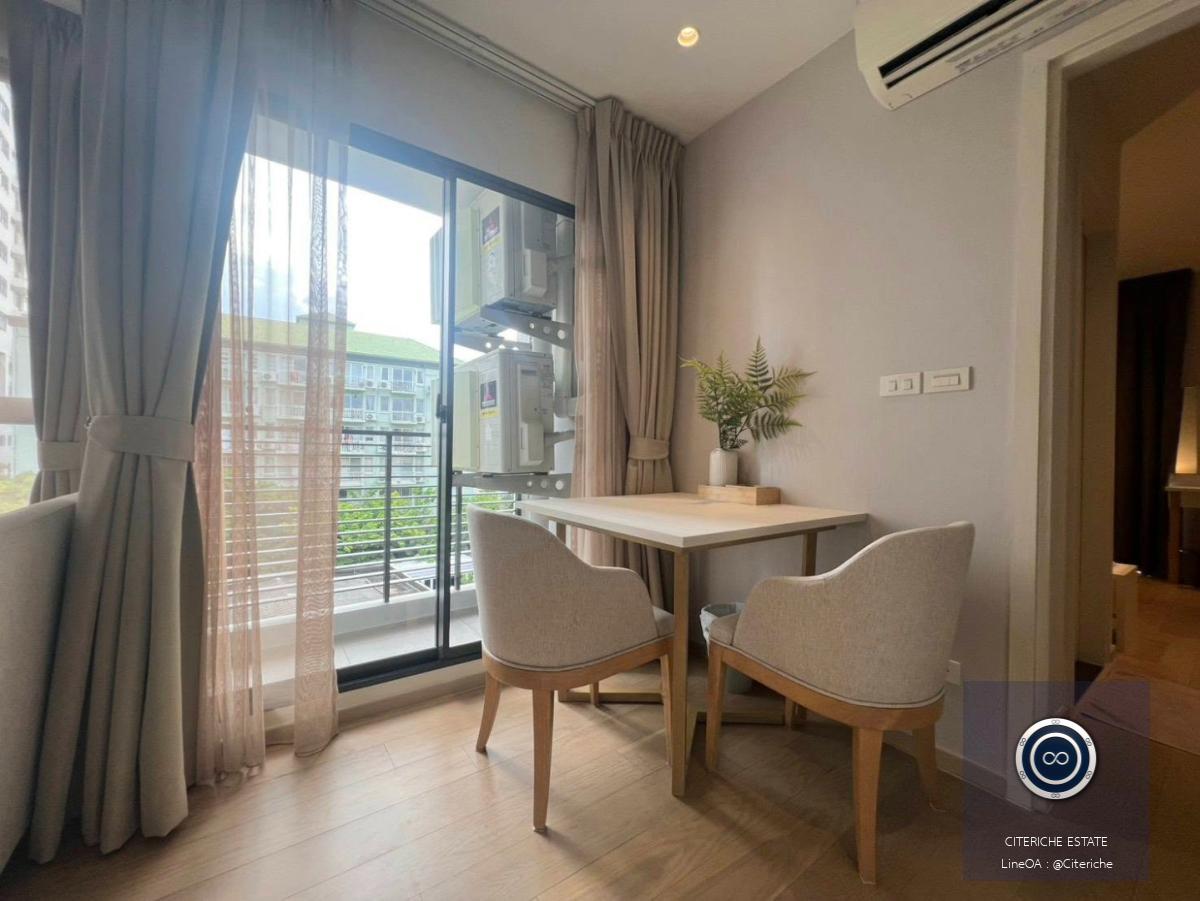 ห้องมุม บรรยากาศเงียบสงบและเป็นส่วนตัว | RUNESU THONGLOR 5 | คอนโดมิเนียม 1 ห้องนอน