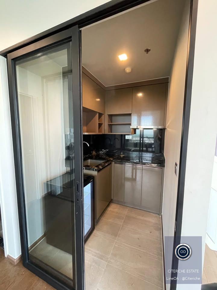 Corner Unit with Curved Glass | Ideo Q Sukhumvit 36 | Luxury 1-Bedroom Condo