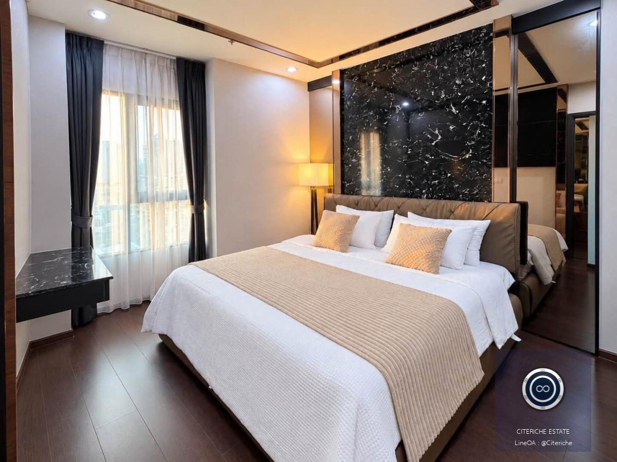 Modern Luxury Living | C Ekkamai | Condo