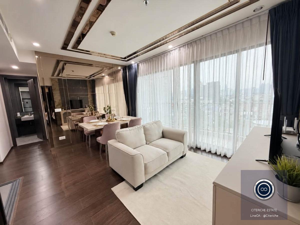 Modern Luxury Living | C Ekkamai | Condo