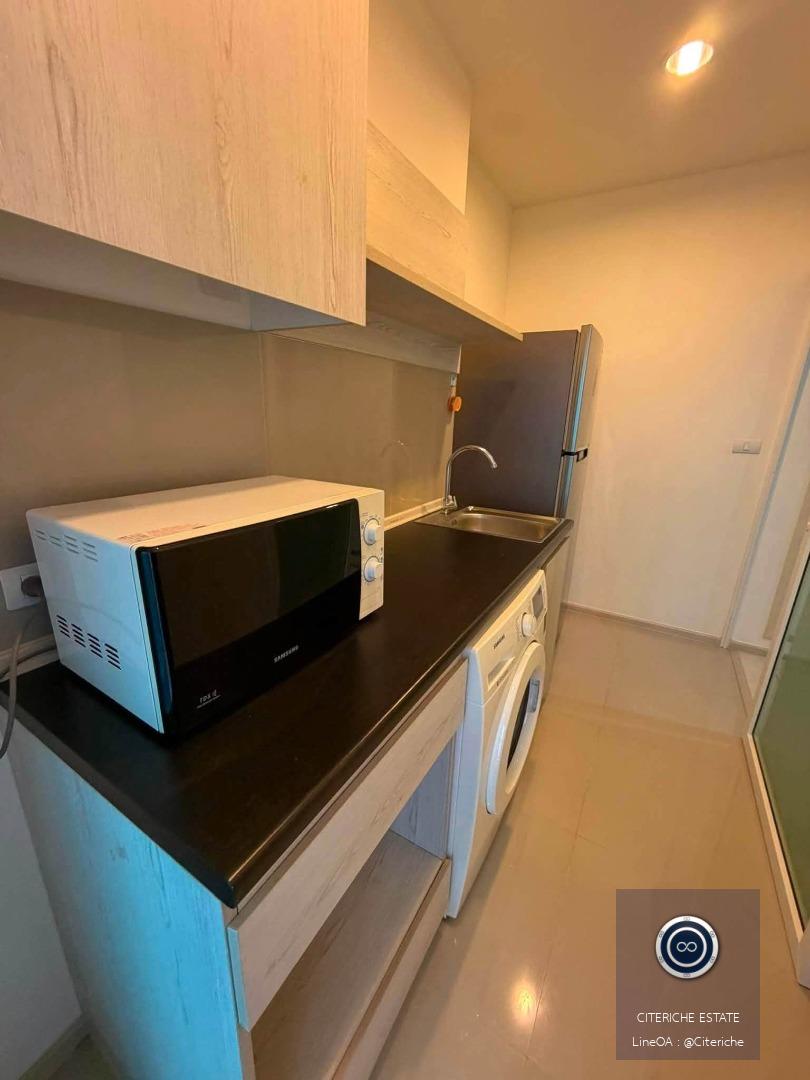 Pool View Living | Aspire Erawan | Luxury Studio Condo