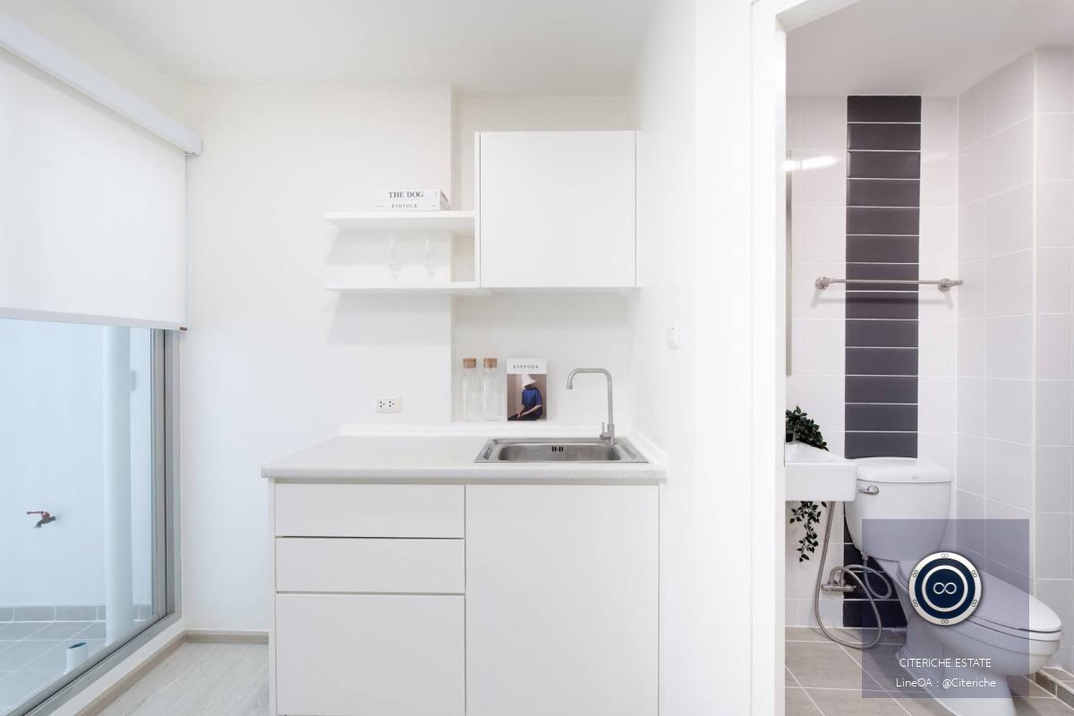 High Floor Living | The Trust Pinklao | Condominium