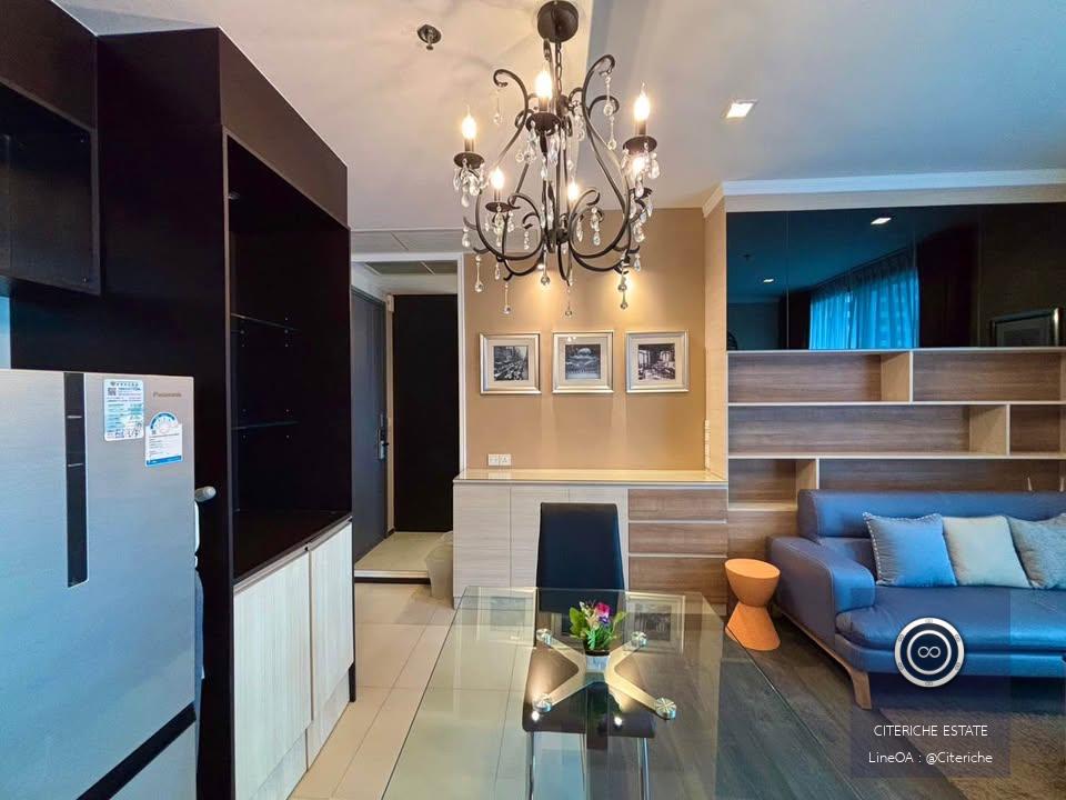 ห้องมุมเพดานสูงพร้อมอ่างอาบน้ำ | Edge Sukhumvit 23 | คอนโดมิเนียม