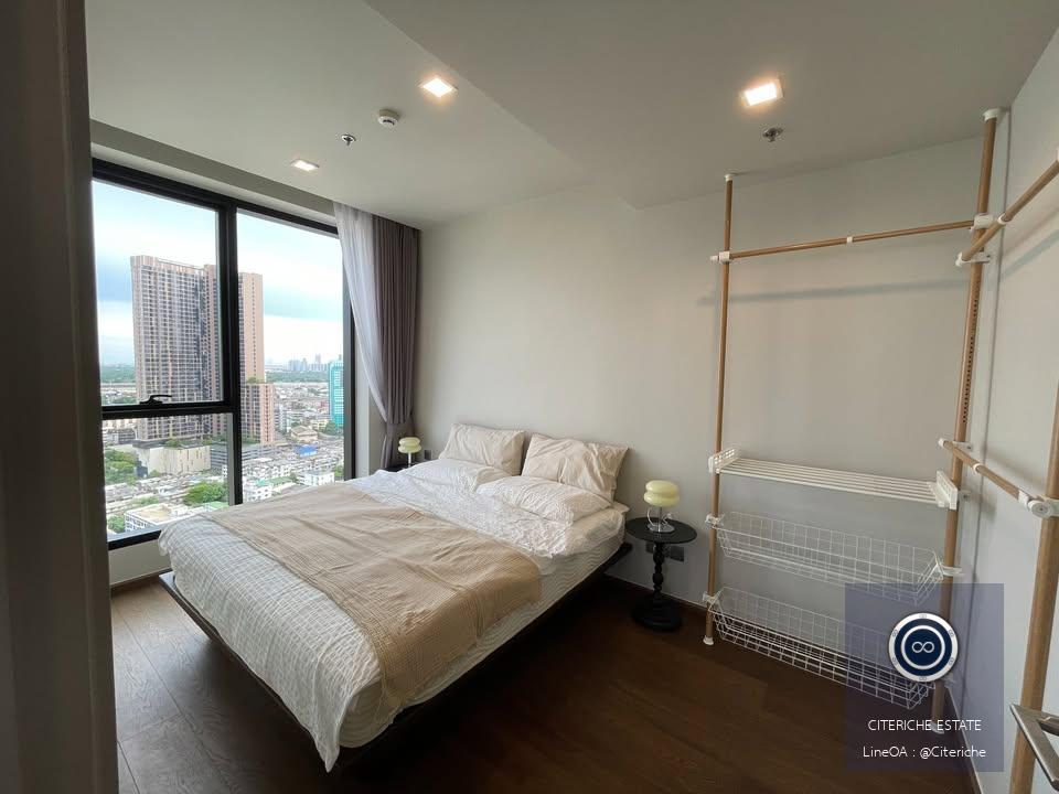 Corner Unit with Curved Glass | Ideo Q Sukhumvit 36 | Luxury 1-Bedroom Condo