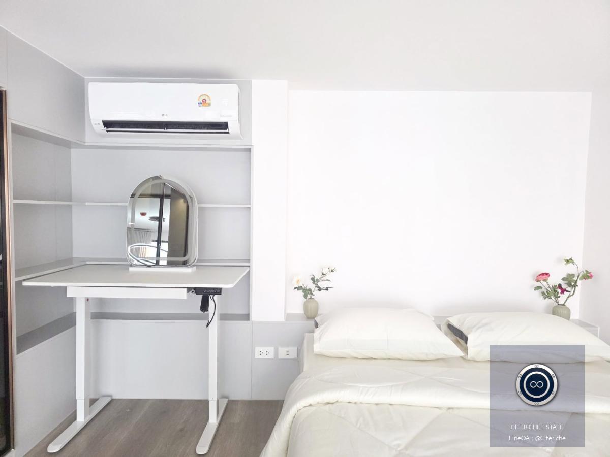 Auspicious River-Bend Views High Floor | Knightsbridge Space Sukhumvit-Rama 4 | Luxury 1-Bedroom Condo