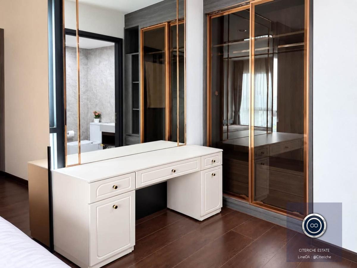 Modern Luxury Living | C Ekkamai | Condo