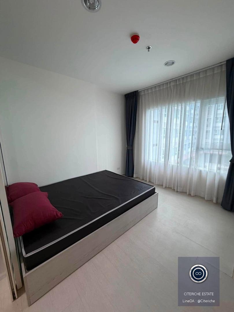 Pool View Living | Aspire Erawan | Luxury Studio Condo