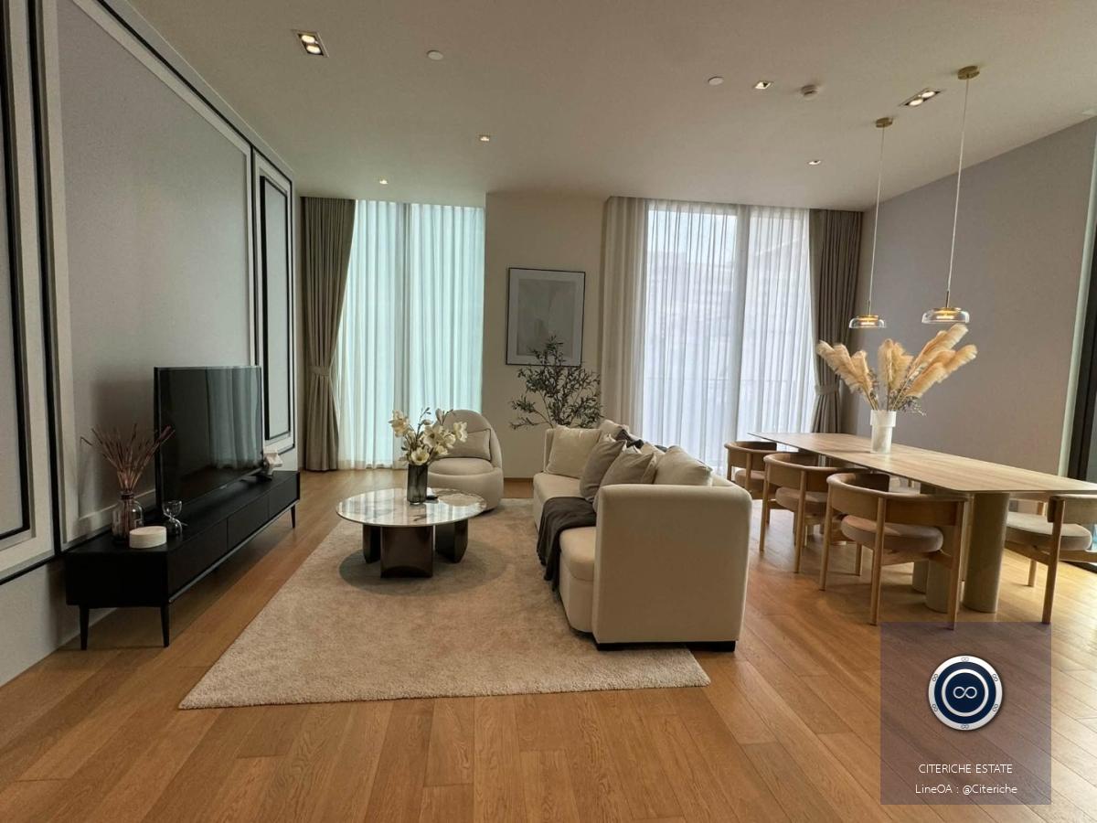 Corner Unit & Spacious Living Area | 28 Chidlom | Luxury 2-Bedroom Condo