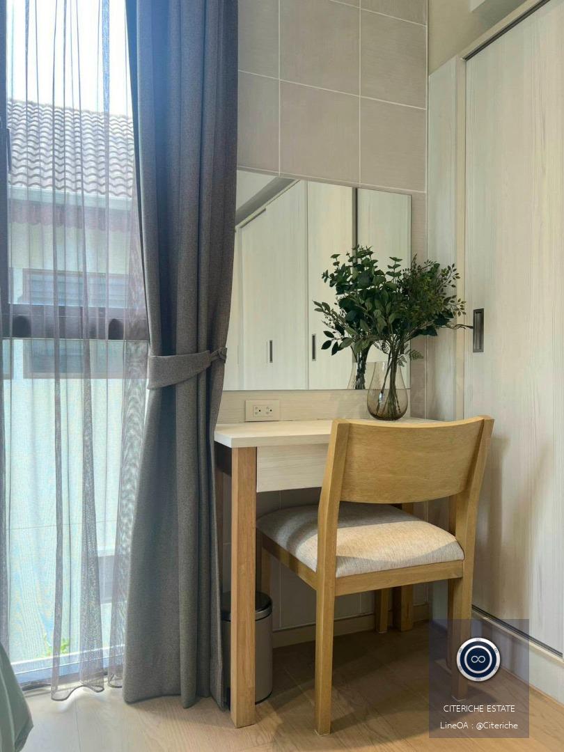 ห้องมุม บรรยากาศเงียบสงบและเป็นส่วนตัว | RUNESU THONGLOR 5 | คอนโดมิเนียม 1 ห้องนอน