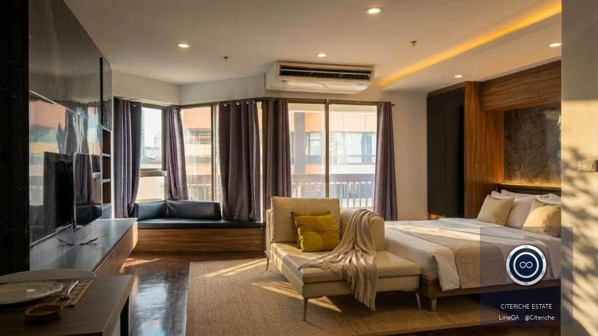 Spacious Living | Phahonyothin Place | Luxury Studio Condo