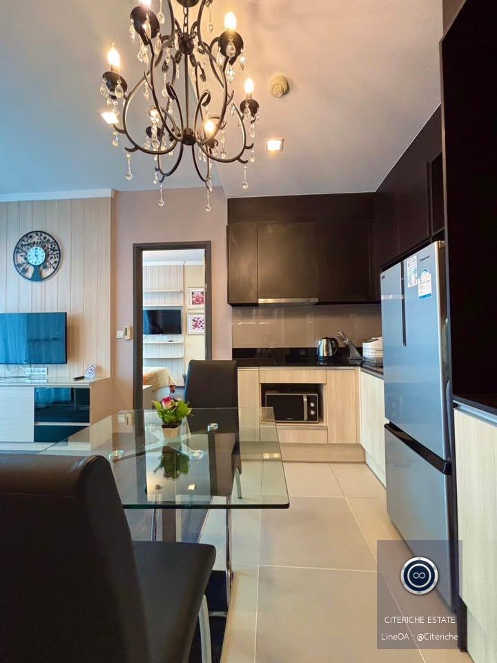 ห้องมุมเพดานสูงพร้อมอ่างอาบน้ำ | Edge Sukhumvit 23 | คอนโดมิเนียม
