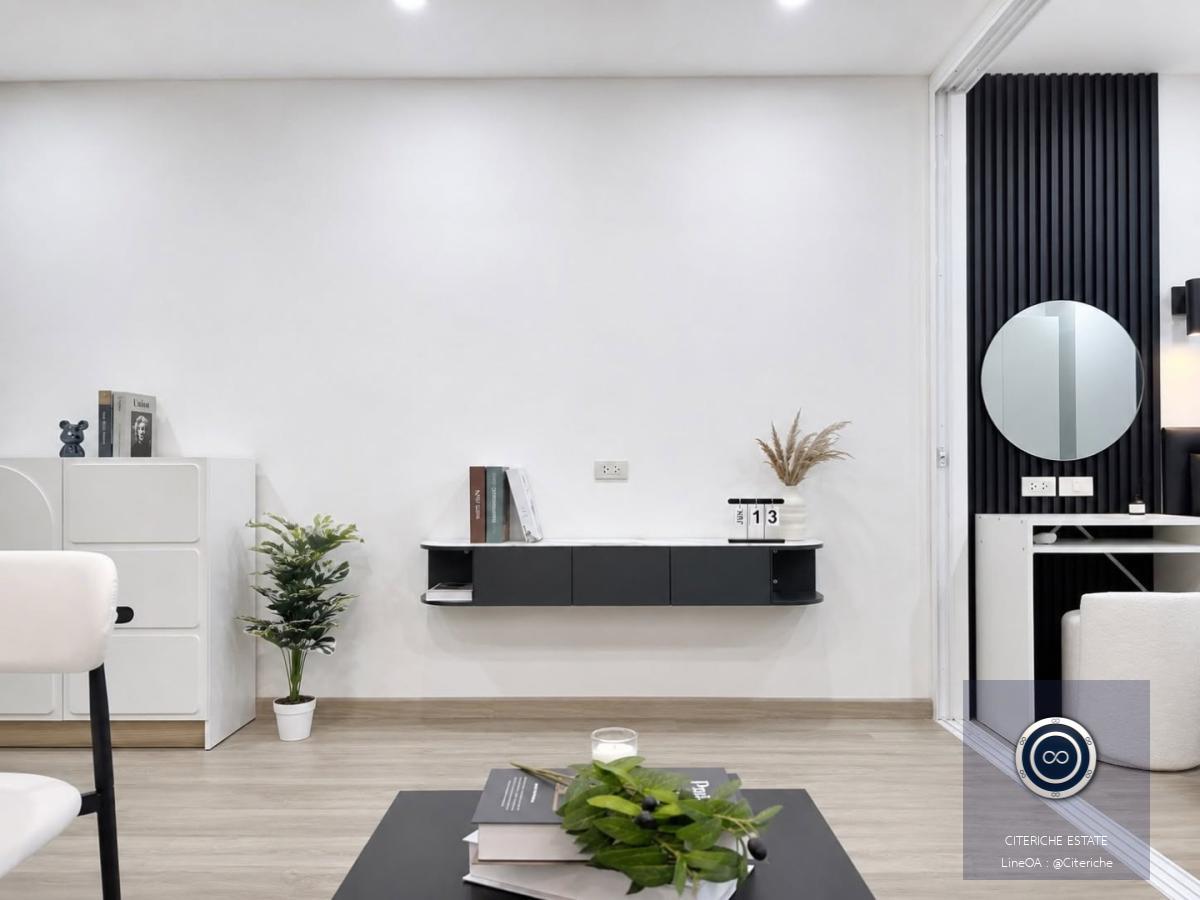 ห้องมุม วิวสระ | Ratchada Prestige | คอนโด 1 ห้องนอน