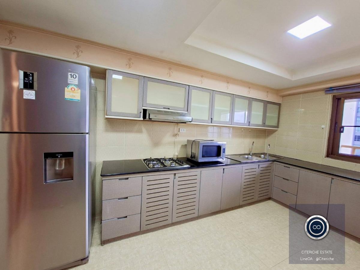 Poolside Penthouse Living | DH Grand Tower Sukhumvit 39 | Luxury 3-Bedroom Penthouse