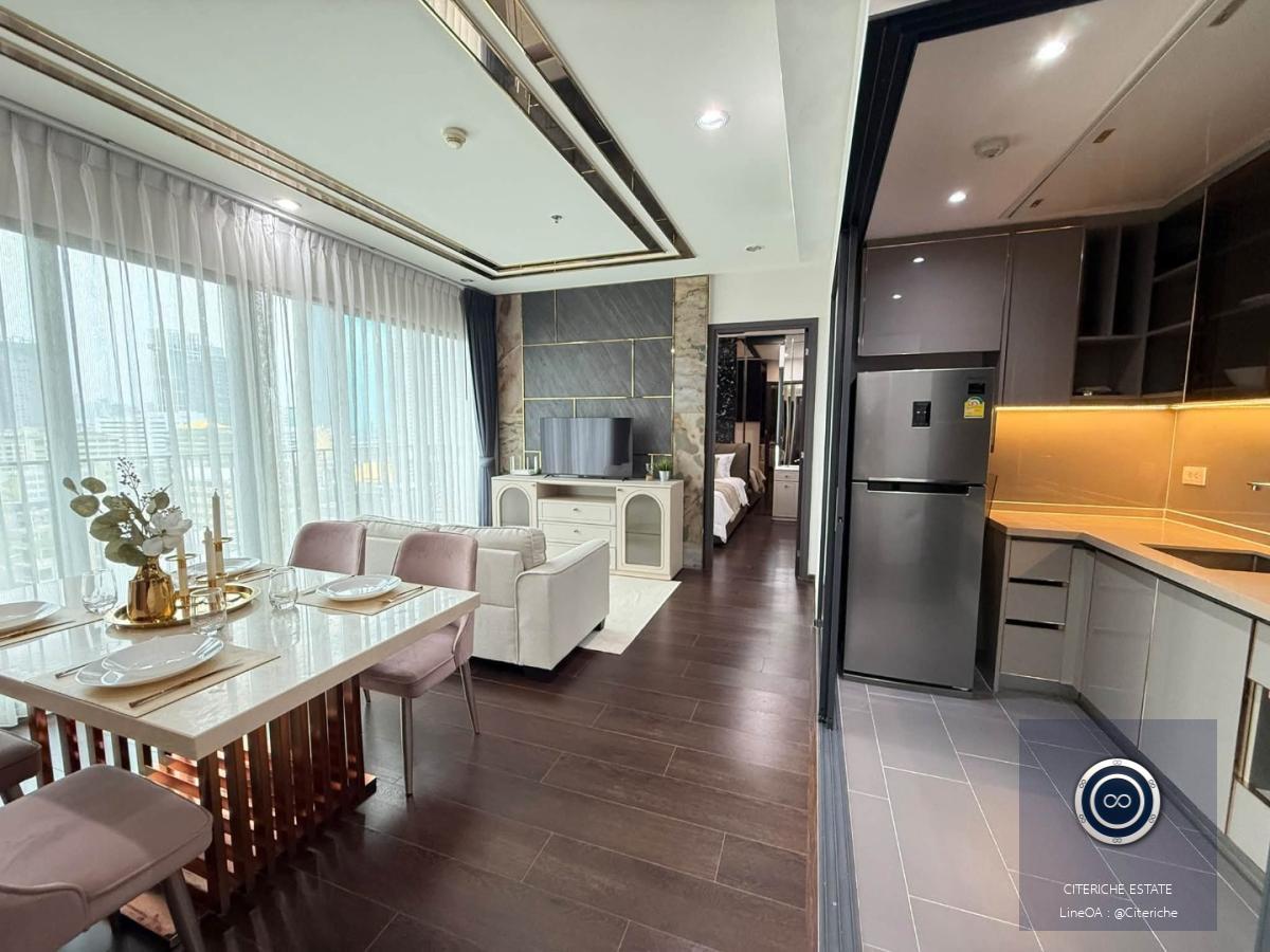 Modern Luxury Living | C Ekkamai | Condo